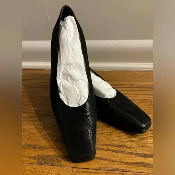 Stuart Weitzman Black Leather Heels - Picture 2 of 9